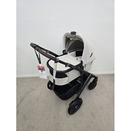 Uppababy Vista V3 Bassinet + Seat (Ada)